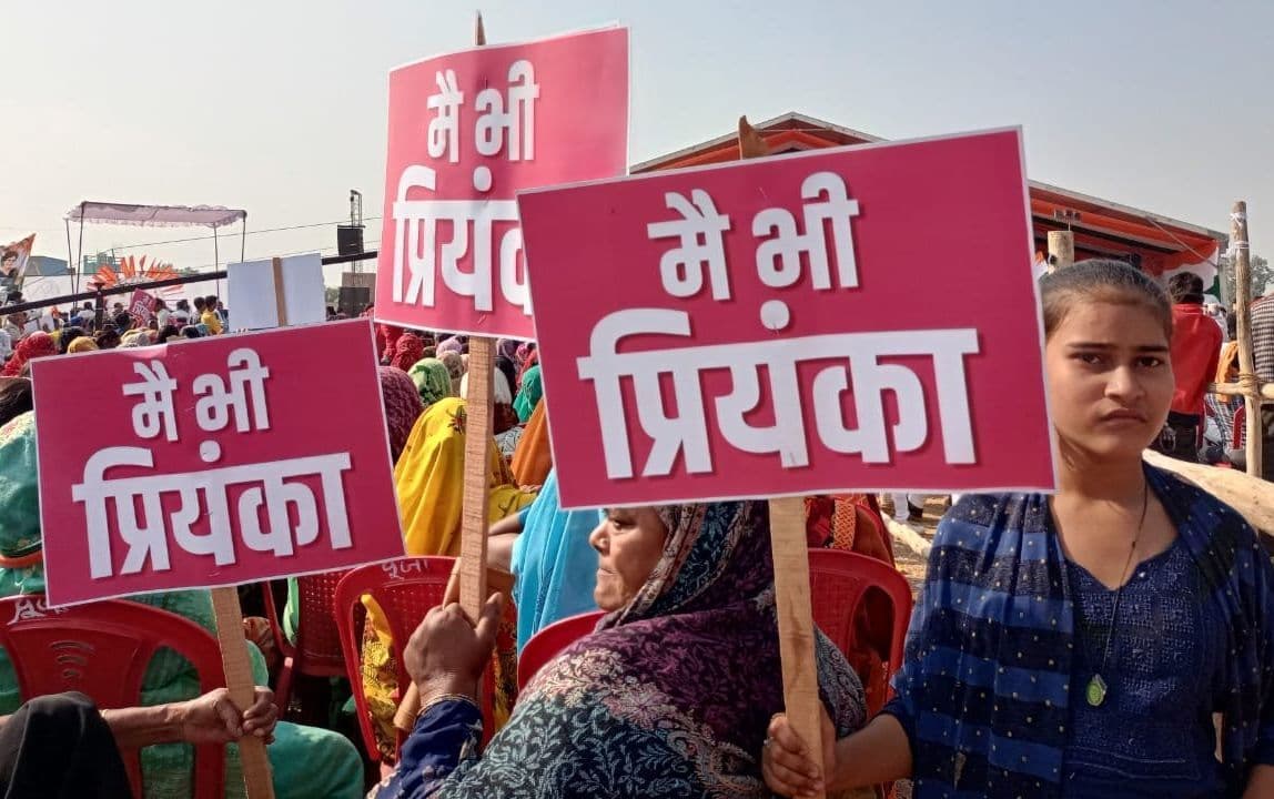 ‘योगी’ के कंधे पर पीएम के हाथ से भूपेश बघेल नाराज, पूछा- मोदी जी आदित्यनाथ को क्या मानते हैं?