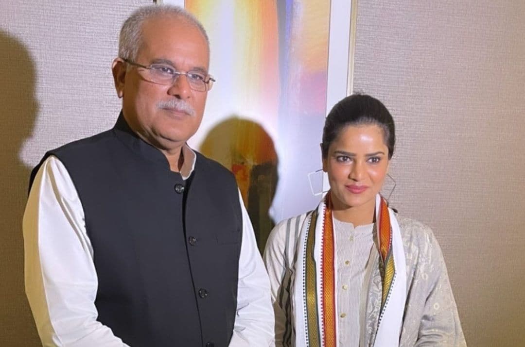 UP Election 2022: अर्चना गौतम की राजनीति में एंट्री, कांग्रेस का दामन थामा, देखें उनका ग्लैमरस अंदाज, PHOTOS