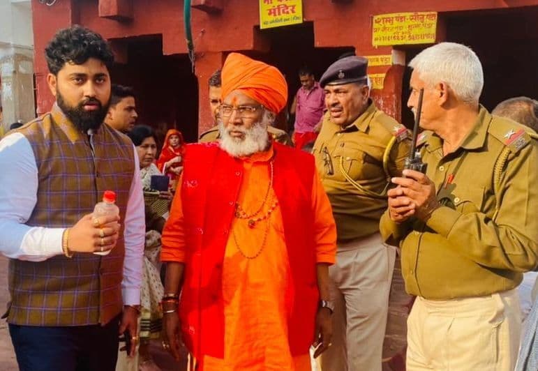 साक्षी महाराज का सपा चीफ पर तंज- अखिलेश यादव भी यदुवंशी, मथुरा पर क्रेडिट लेने से क्यों हिचक रहे?