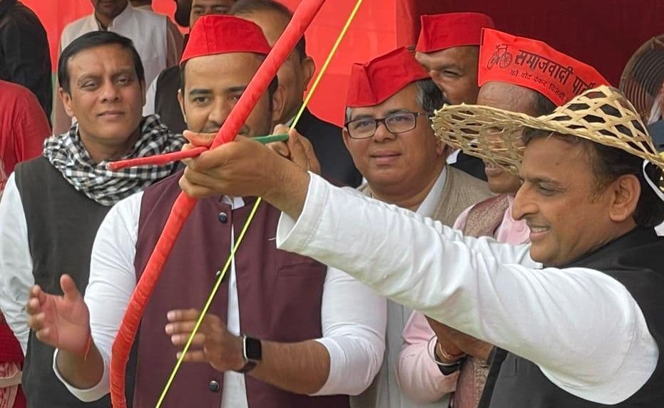 UP Chunav 2022: ललितपुर में अखिलेश यादव की रैली में लगा नारा- महंगाई पर वार और बाइस में बदलाव तय