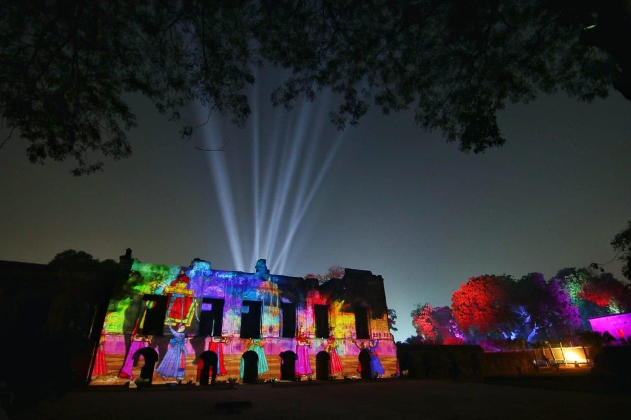 लखनऊ के आकाश में उड़े 500 ड्रोन ने दिखाई प्रथम स्वतंत्रता संग्राम की झलक, EXCLUSIVE फोटोज