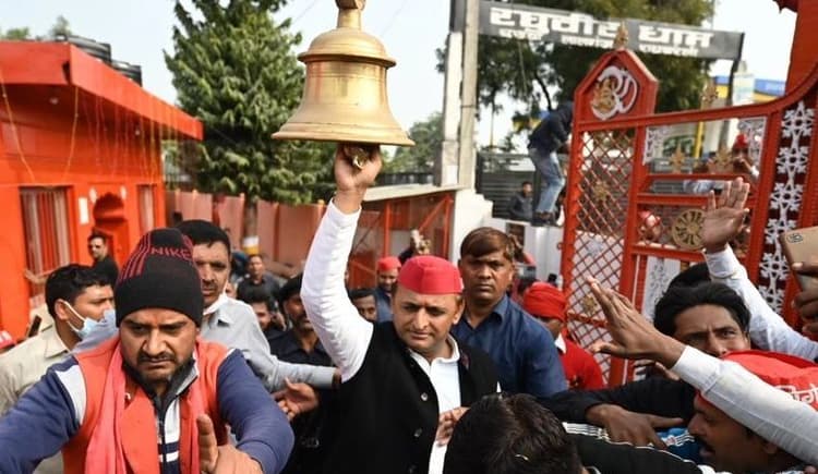रायबरेली: अखिलेश यादव की विजय यात्रा, पहले हनुमान जी की शरण में गए SP चीफ, फिर योगी सरकार को घेरा