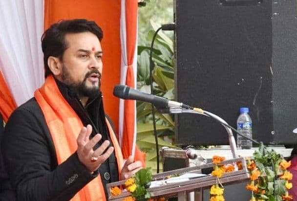 अनुराग ठाकुर का अखिलेश यादव से सवाल- जब लैपटॉप चलाना आता है तो डिजिटल कैंपेन से क्यों डर रहे?