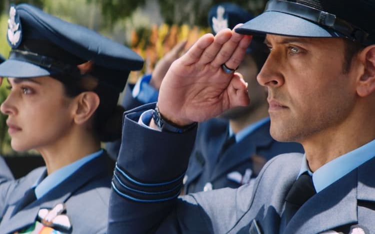 Fighter Box Office Collection Day 1: बैंग-बैंग-वॉर का रिकॉर्ड नहीं तोड़ पाई फाइटर, ओपनिंग डे पर की इतनी कमाई