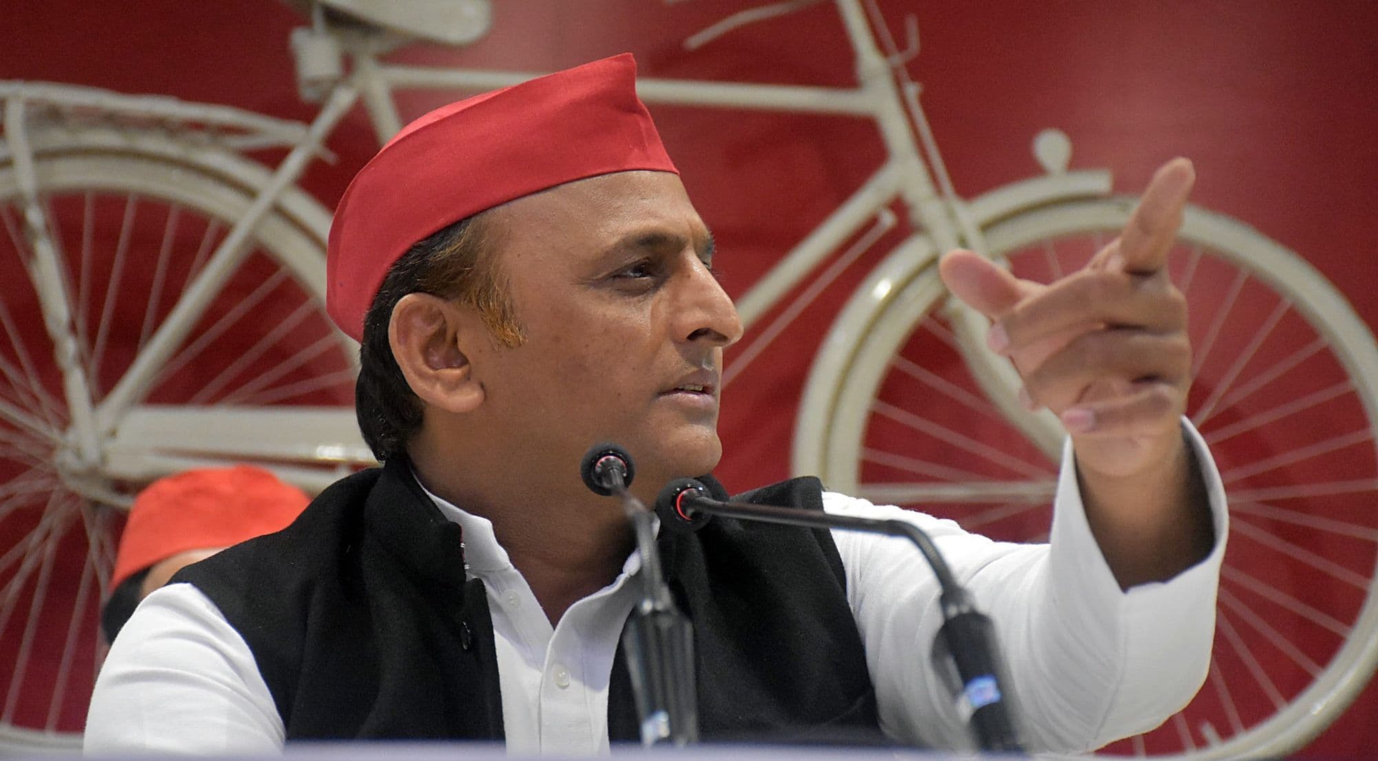 UP News: रायबरेली में 'विंडीज' से अब तक 10 लोगों की मौत, सपा ने सीएम योगी पर साधा निशाना