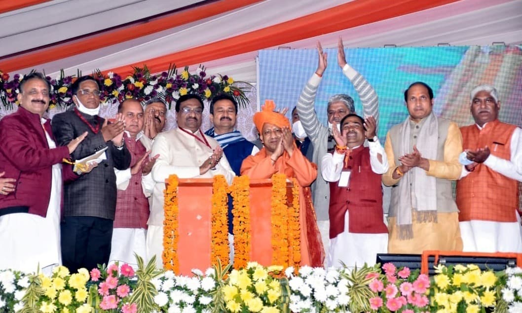 उत्तर प्रदेश में पहली बार कूड़े से बनेगी बिजली, सीएम योगी ने आगरा में प्लांट का किया वर्चुअल शिलान्यास