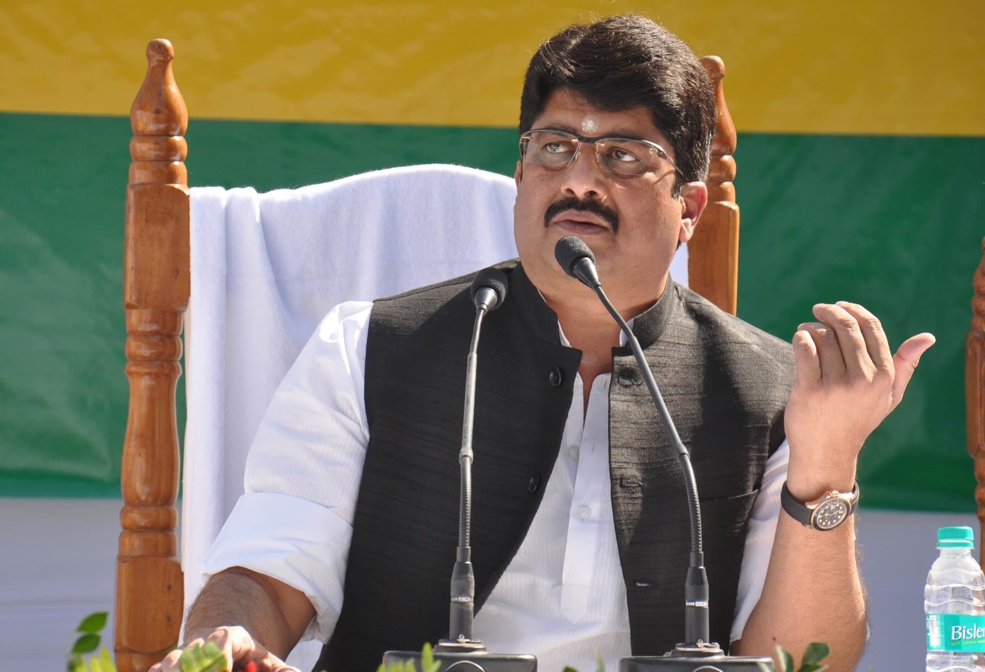 UP Election 2022: सपा प्रत्याशी पर हमले के आरोप में राजा भैया पर FIR, कई गंभीर धाराओं में केस दर्ज