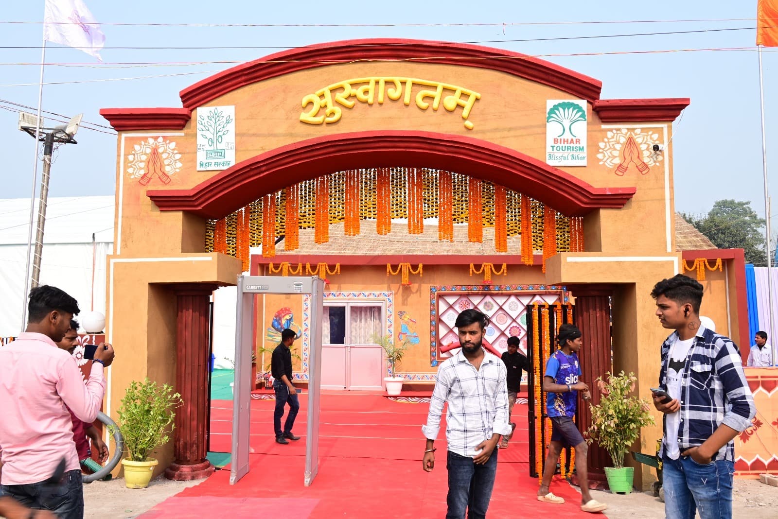 Sonpur Mela: ऐतिहासिक सोनपुर मेले में फूलों का बाजार भी सजा, दूर- दूर से खरीदने आते हैं लोग, जानें खासियत