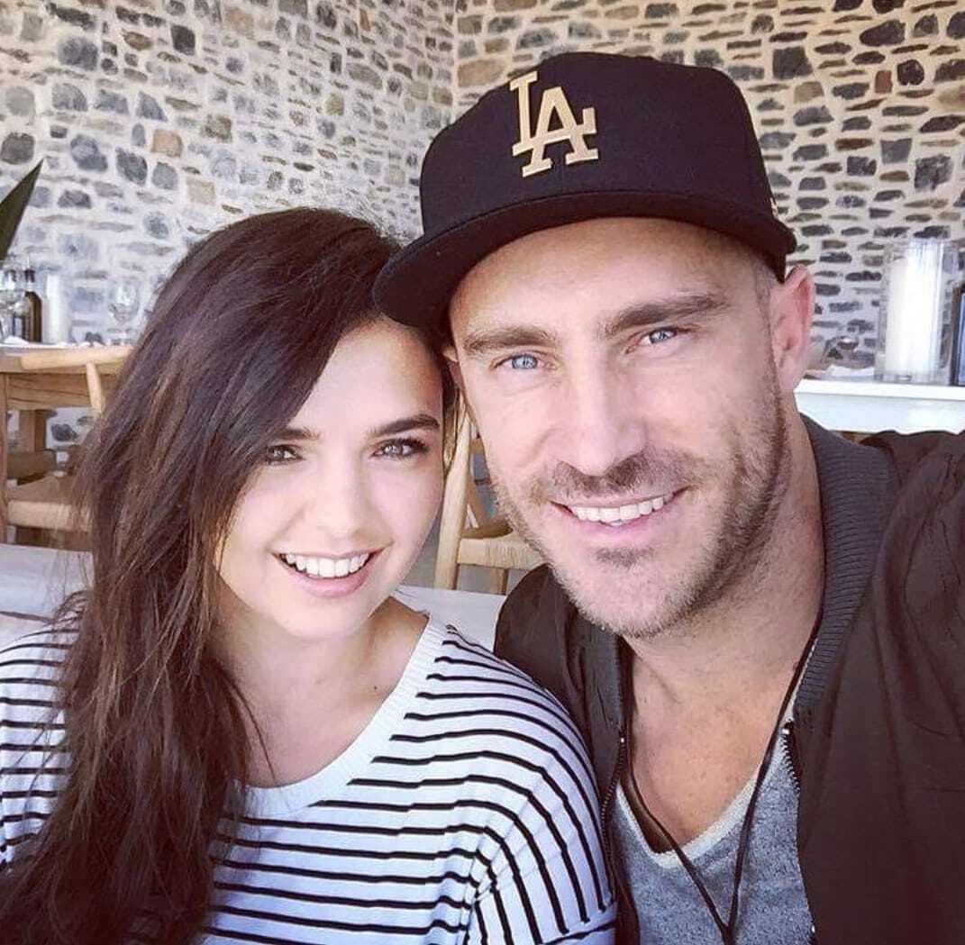 फाफ डू प्लेसिस के चोटिल होने के बाद सोशल मीडिया पर छलका पत्नी का दर्द, लिखा- यह मुझे अब भी मार रहा है