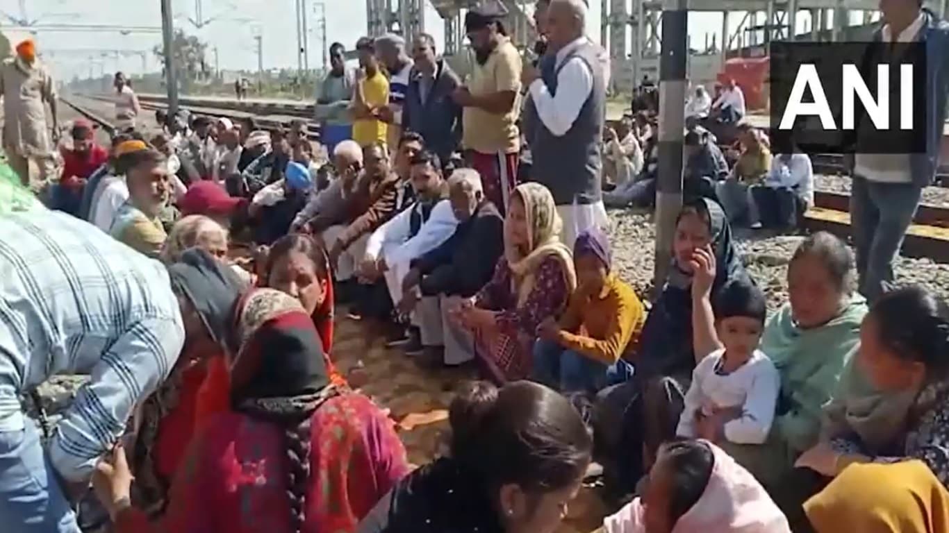 Farmers Protest: किसानों ने 26 फरवरी को ट्रैक्टर मार्च का किया ऐलान, प्रदर्शनकारी की मौत पर मांगा 1 करोड़ का मुआवजा