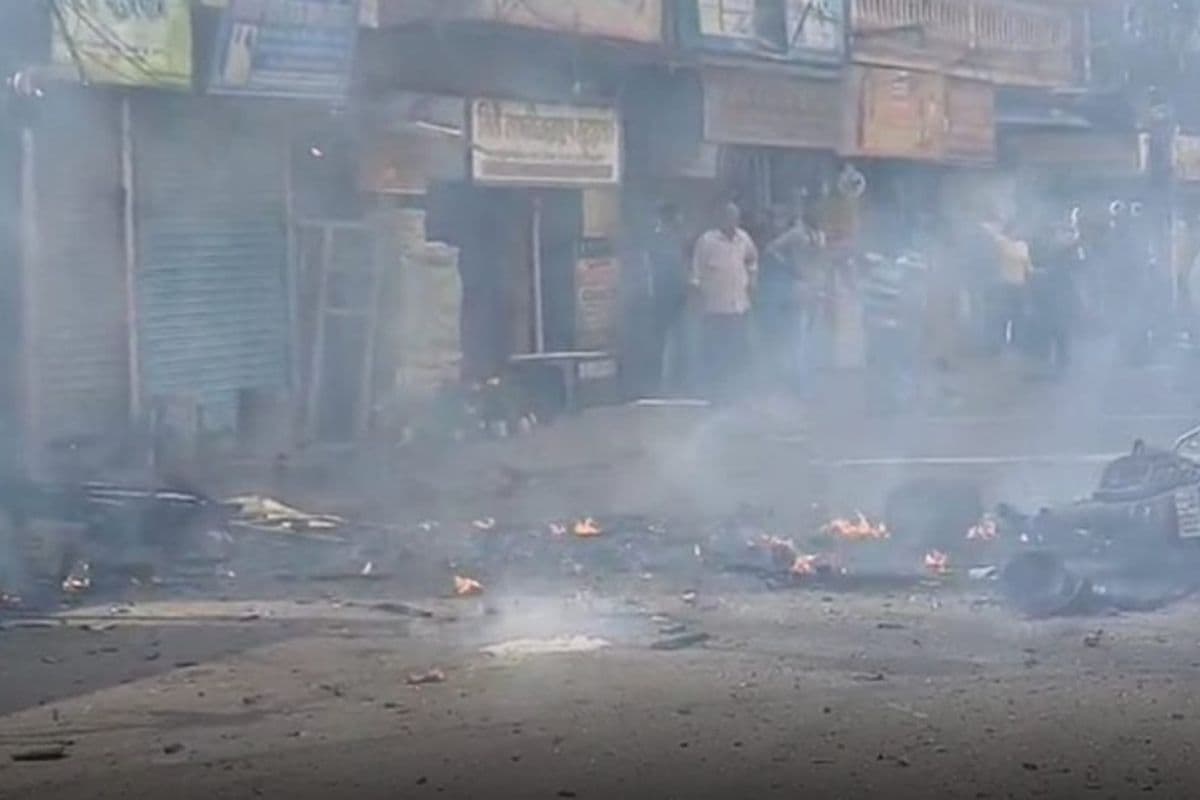 Bengal Fire : केष्टोपुर में भीड़ भरे बाजार में अचानक सिलेंडर विस्फोट, 9 लोग घायल, मौके पर पहुंचीं दमकल