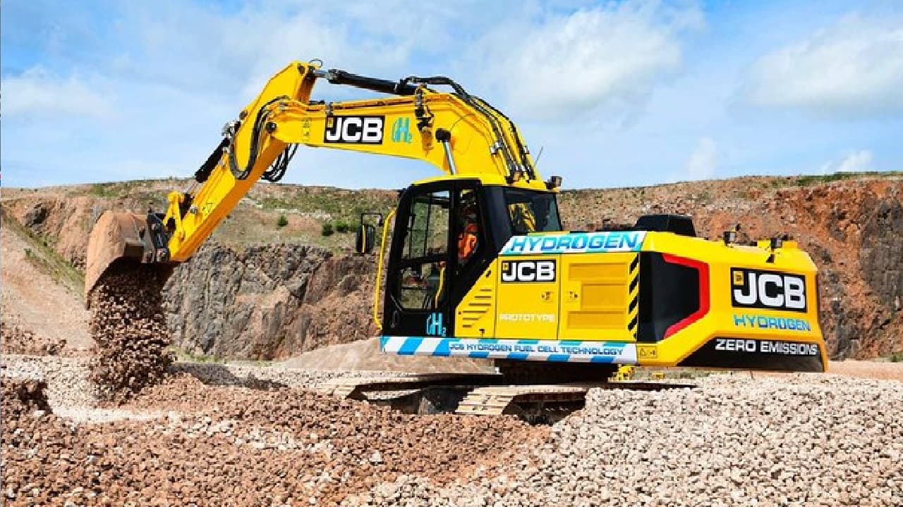 आ गया हाइड्रोजन से चलने वाला भारत में एशिया का पहला जेसीबी, नितिन गडकरी ने उठाया पर्दा