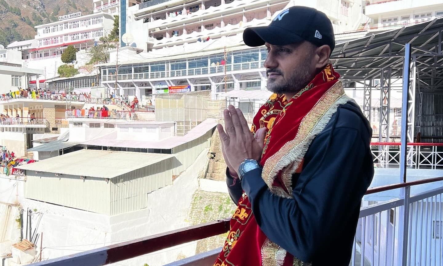 हरभजन सिंह सहित तीन क्रिकेटरों ने की मां वैष्णो देवी के दर्शन, जानें पूरी खबर