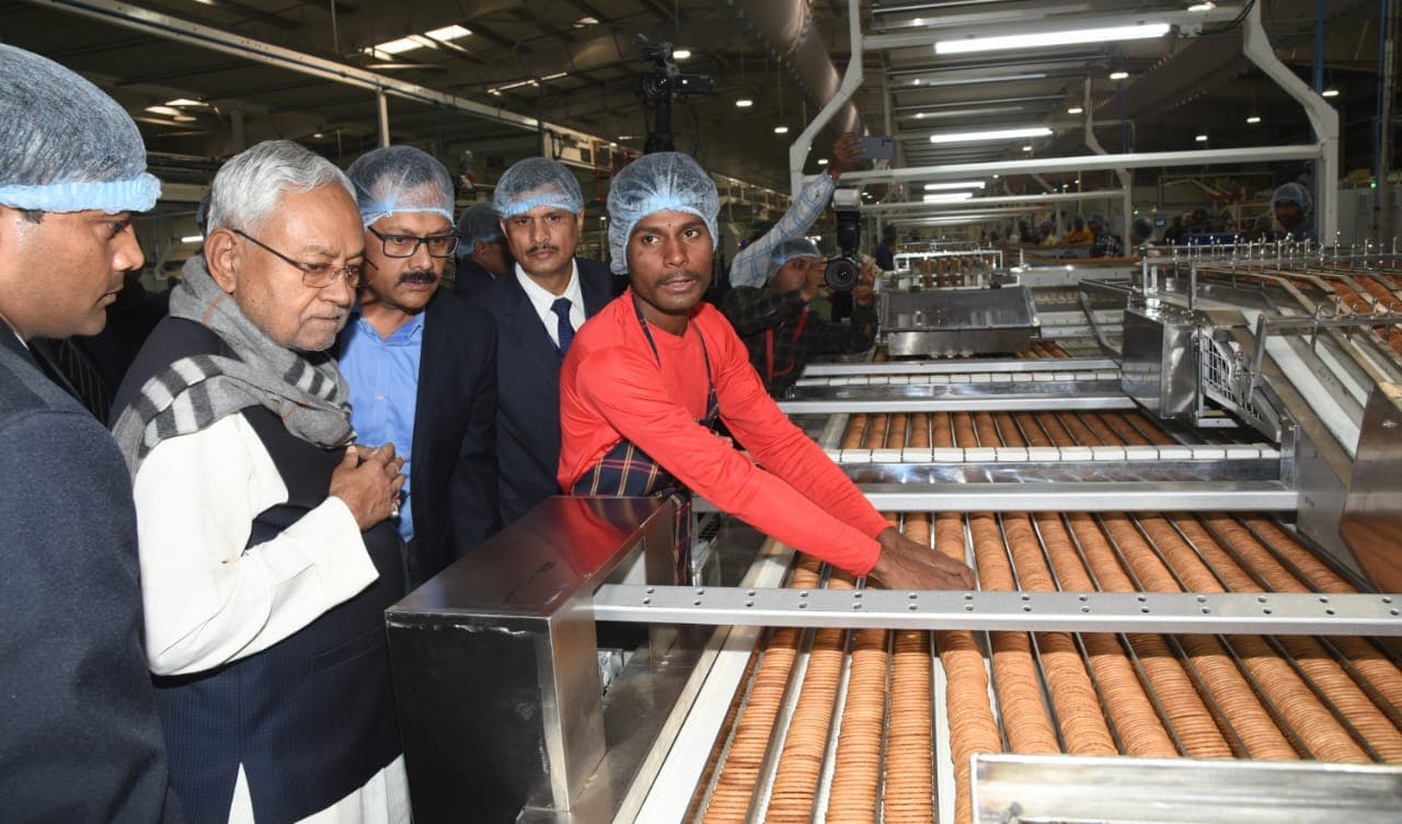 PHOTOS: सीएम नीतीश कुमार ने पटना में बिस्किट फैक्ट्री, केसरिया बौद्ध स्तूप में पर्यटक सुविधा का किया उद्घाटन