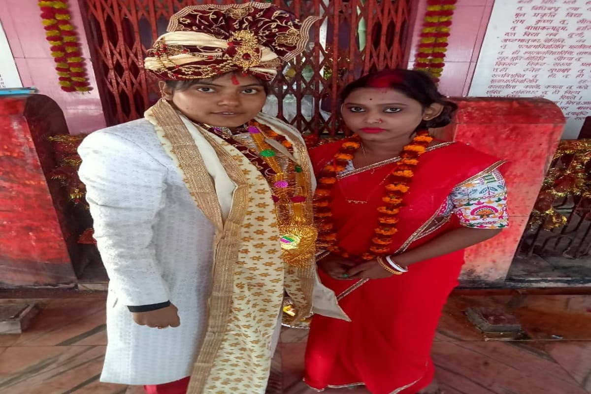देवरिया में दो लड़कियां 2 साल रहीं लिव-इन में, फिर मंदिर में रचाई शादी, यहां जानें कैसे दोस्ती बदली प्यार में