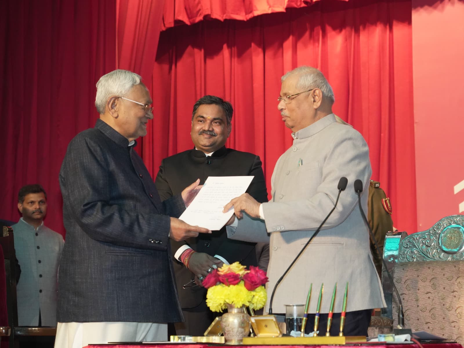 नीतीश कुमार के साथ आठ मंत्रियों ने ली शपथ, जानिए कौन है कितना अमीर?