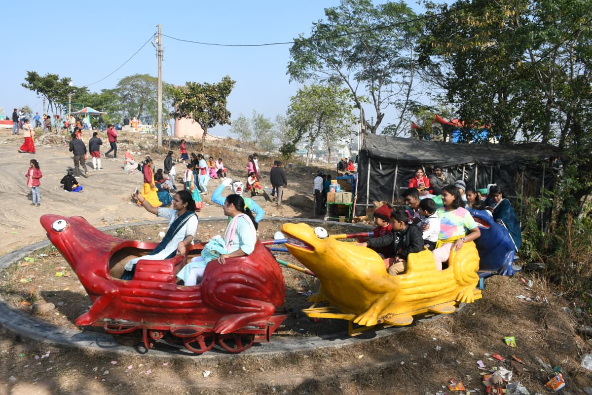 देवघर : नये साल में सैलानियों से गुलजार रहे पिकनिक स्पॉट, नंदन पहाड़, त्रिकूट व तपोवन में रही भीड़