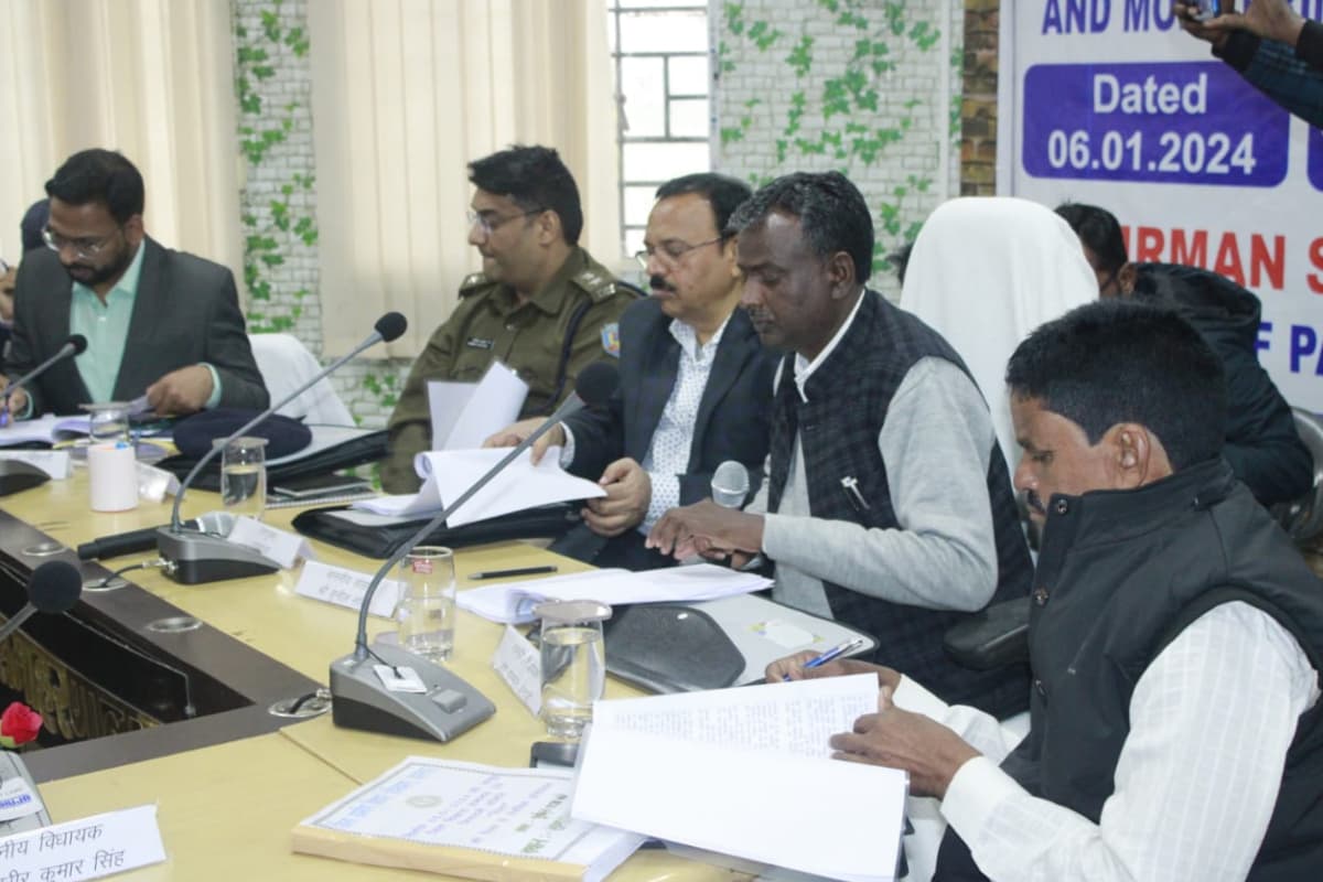 जामताड़ा : सांसद सुनिल सोरेन की अध्यक्षता में समाहरणालय सभागार में दिशा कमेटी हुई बैठक, कही ये अहम बात