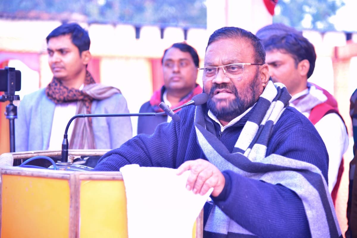 Swami Prasad Maurya ने की नई पार्टी की घोषणा, राष्ट्रीय शोषित समाज पार्टी का झंडा किया लांच