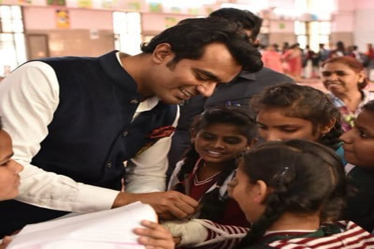 IAS Abhishek Singh का इस्तीफा हुआ स्वीकार, VRS के लिए किया था आवेदन, इस सीट से लड़ सकते हैं चुनाव