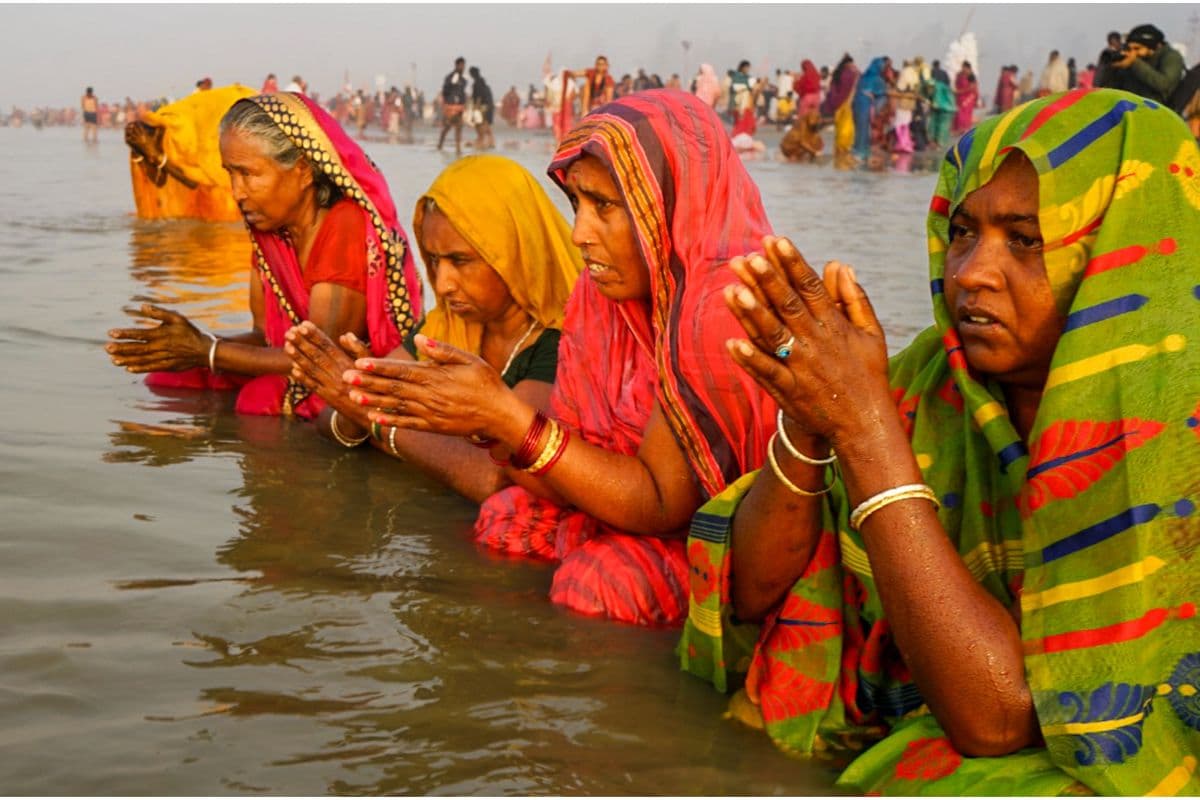 Makar Sankranti : लाखों तीर्थयात्रियों ने गंगासागर में लगाई आस्था की डुबकी,आधी रात से ही जारी रहा पवित्र स्नान