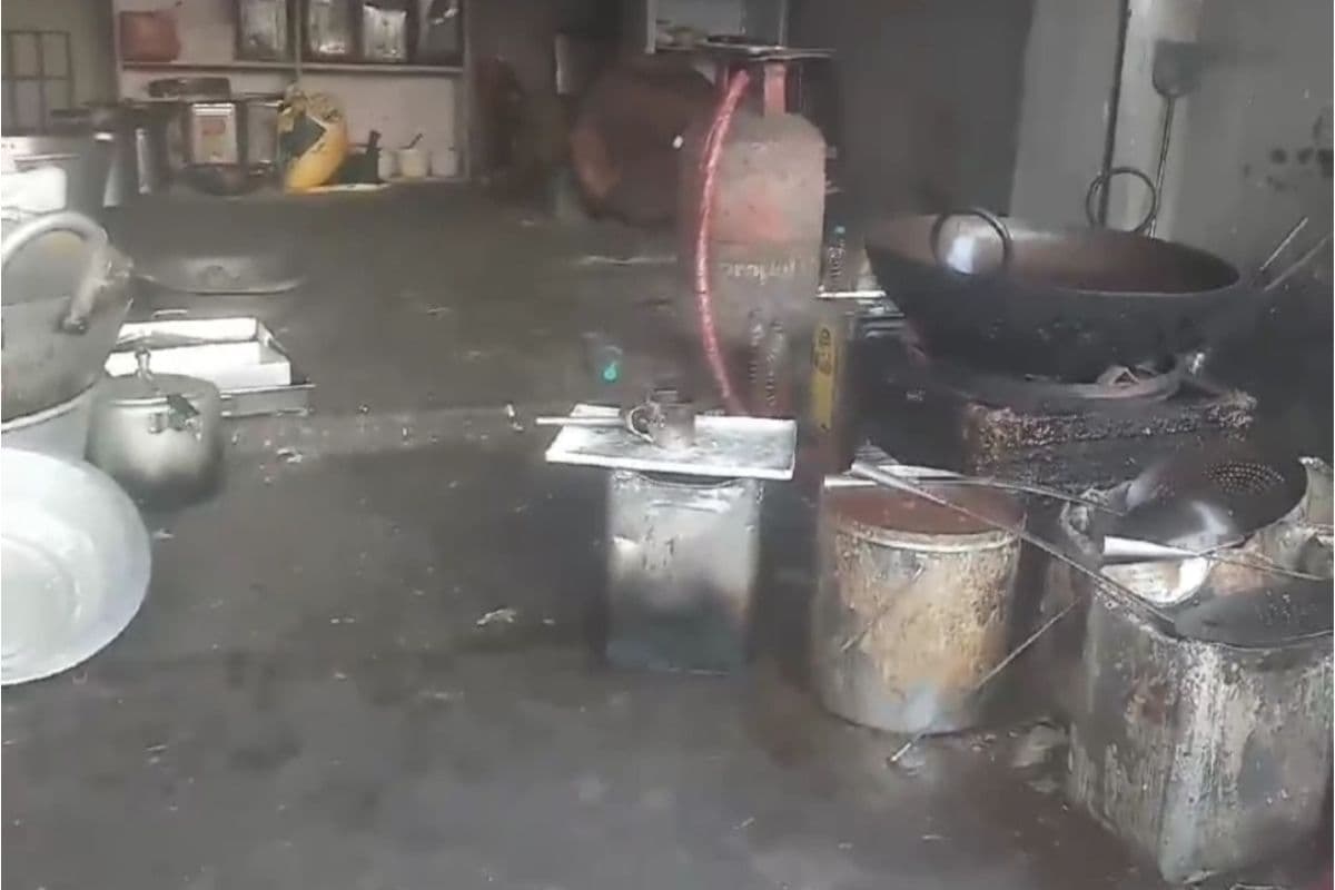 West Bengal : दुर्गापुर में मिठाई दुकान में गैस रिसाव से दो की मौत, 6 कारीगर बेहोश