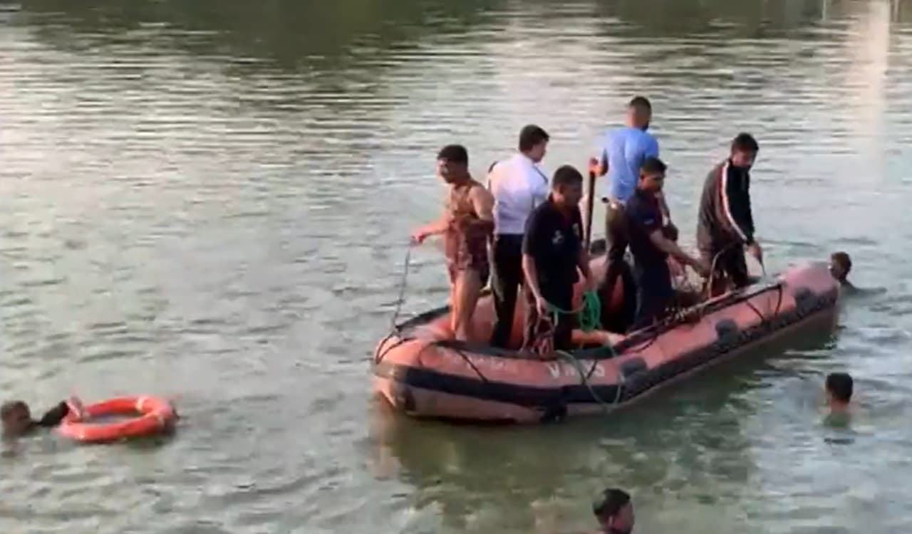 गुजरात: वडोदरा नौका हादसे में अबतक 14 बच्चों और दो शिक्षकों की मौत, पीएम मोदी ने जताया दुख, मुआवजे की घोषणा
