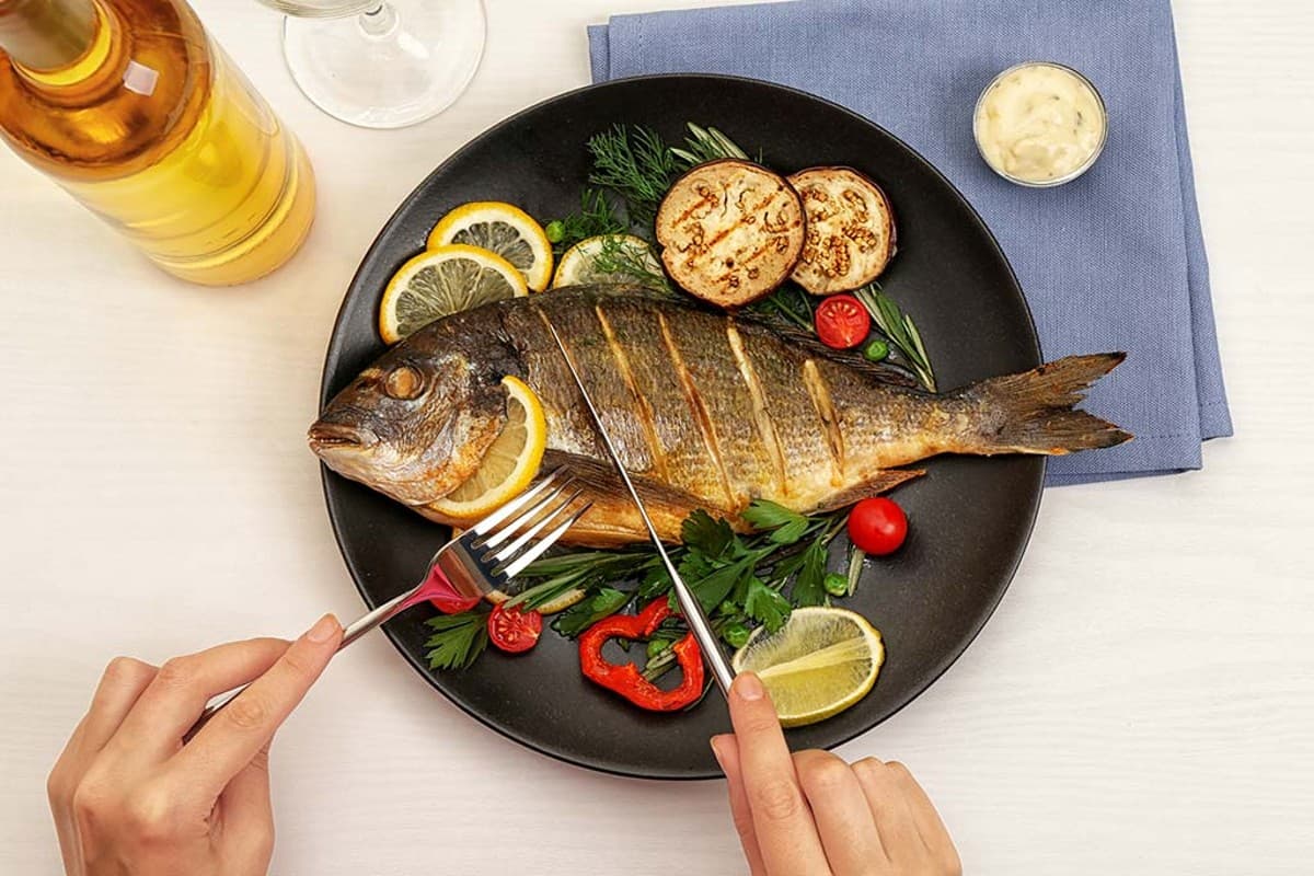 Health Benefits of Fish: मछली खाने के फायदे और नुकसान, डायटीशियन से जानिए