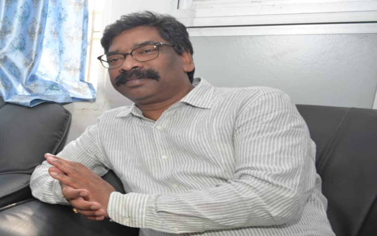 ईडी के समन की अवहेलना मामले में पूर्व सीएम हेमंत सोरेन की अदालत में पेशी