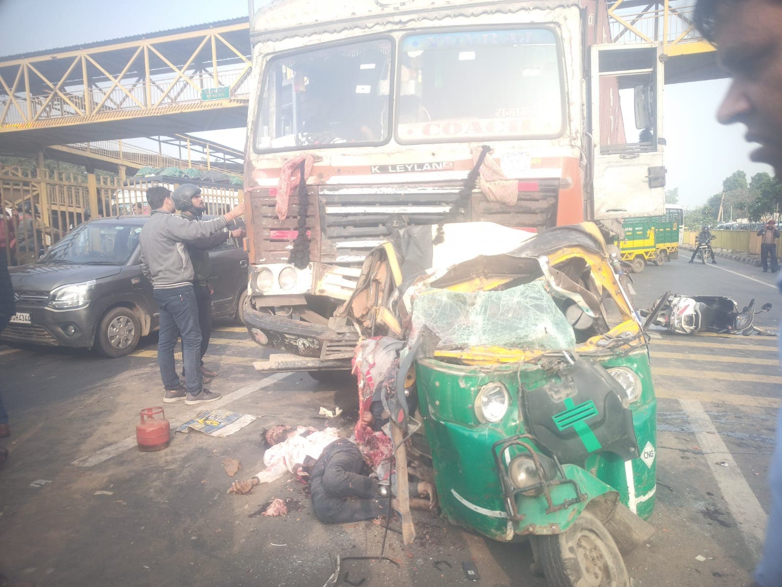 Agra Road Accident : हादसे ने  बुझा दिए कई घर के चिराग, एक साथ उठी दादी-पोते की अर्थी