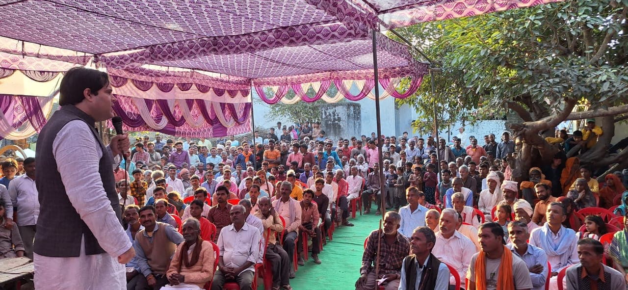 अपनी ही सरकार की लोन नीति के विरोध में उतरे  BJP के MP वरुण गांधी, पीलीभीत लोकसभा क्षेत्र का कर रहे दौरा