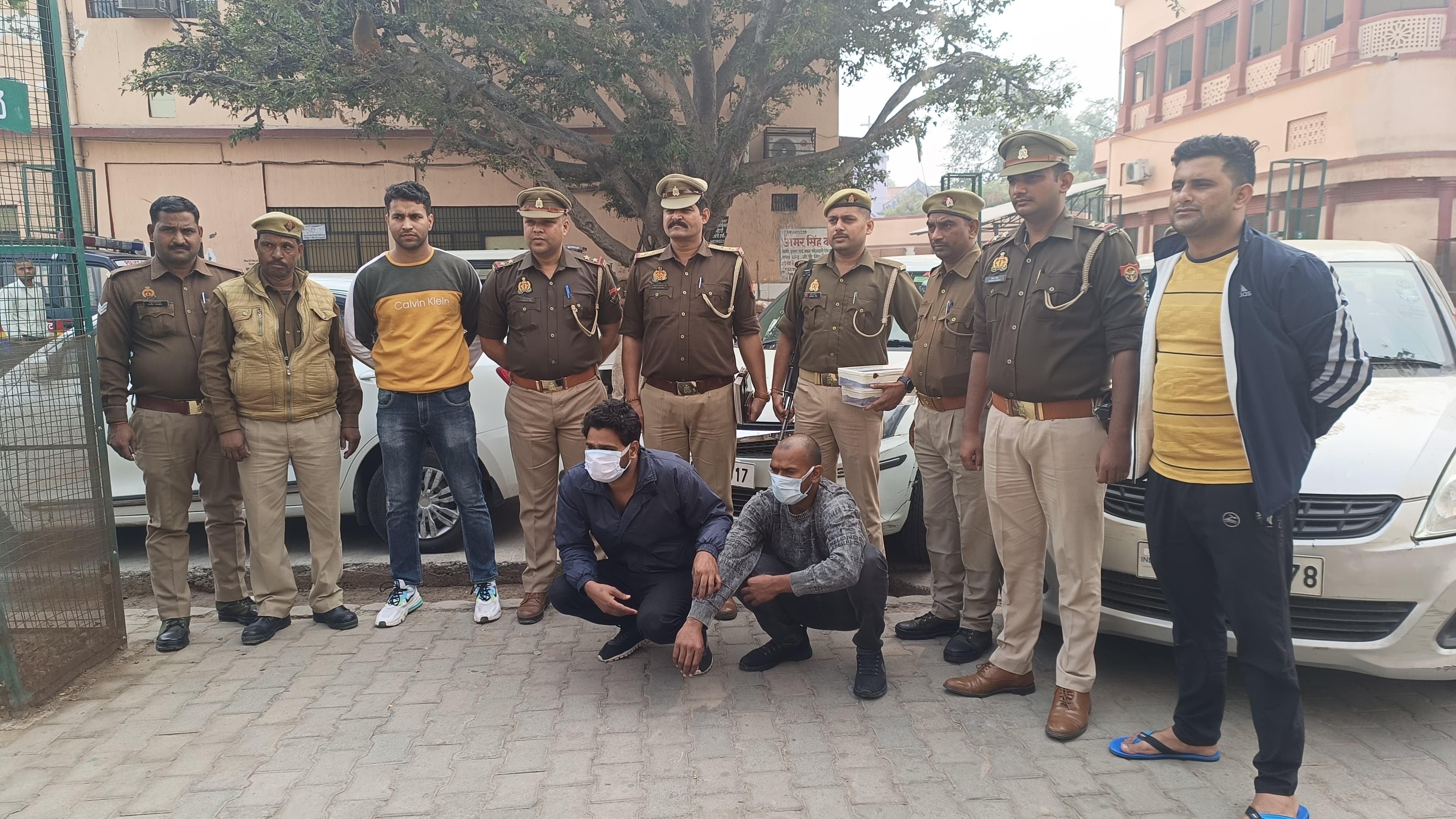 Agra News : ड्राइवर को बंधक बनाकर कार लुटने वाले दबोचे,  पुलिस ने लूटी हुई कार  बरामद की