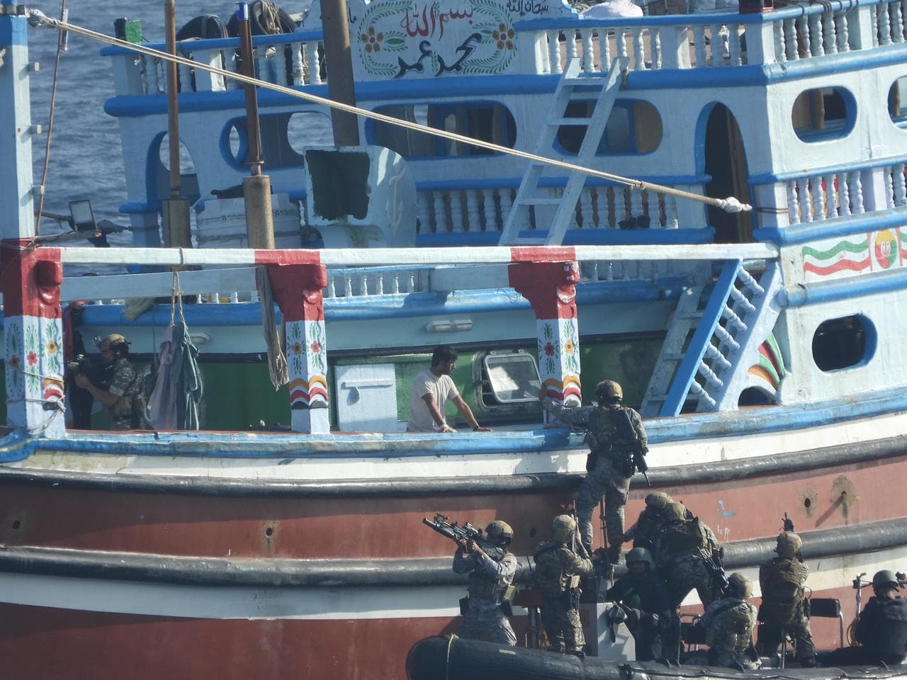 Indian Navy ने फिर किया कमाल, 11 ईरानी समेत आठ पाकिस्तानी बंधकों को समुद्री लुटेरों से बचाया