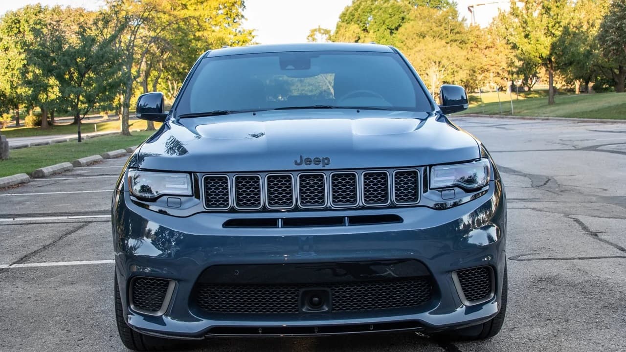 Jeep Grand Cherokee पर 11.85 लाख रुपये तक की छूट, BMW और मर्सिडीज बढ़ीं मुश्किलें