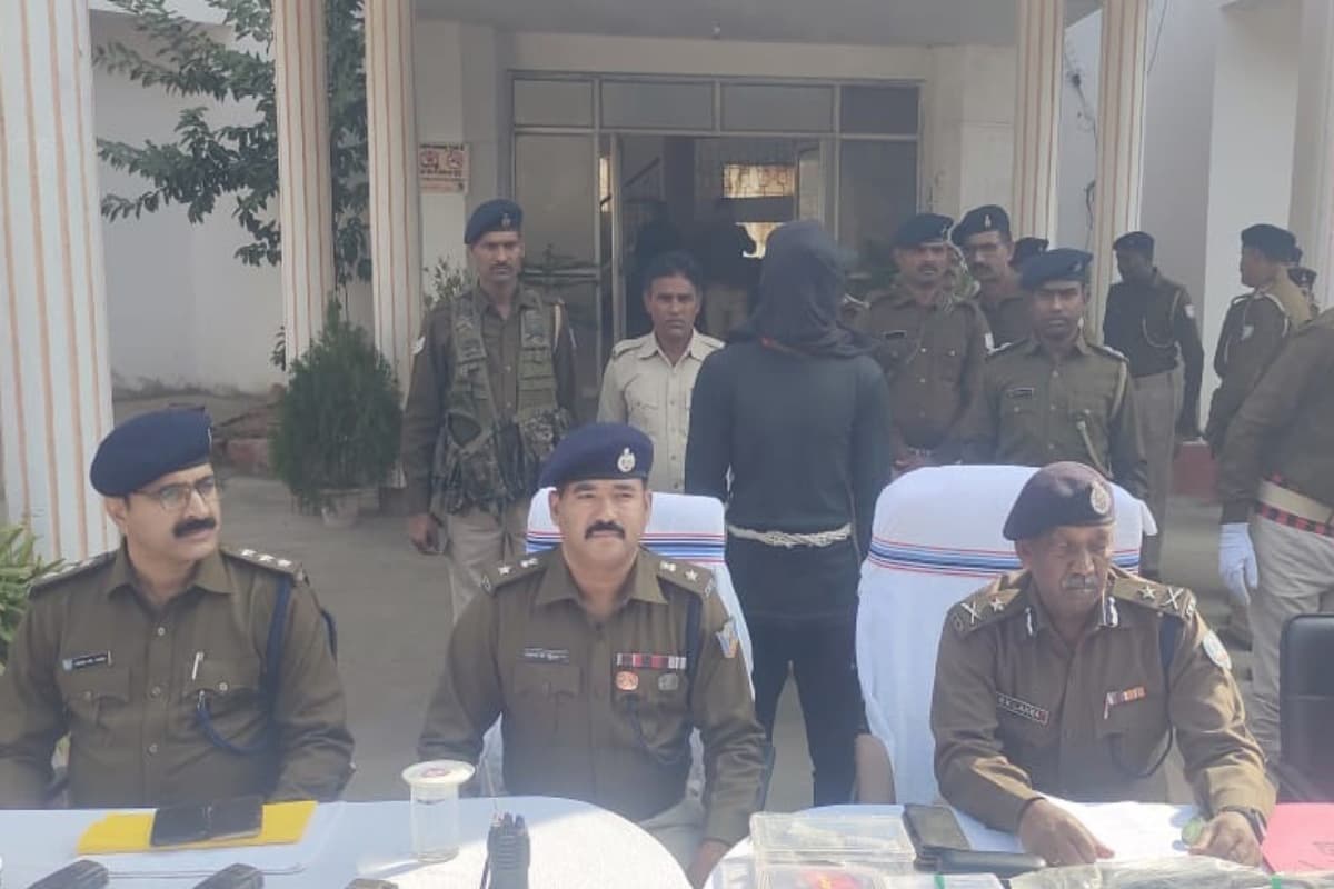 झारखंड: रंका मुठभेड़ में शामिल एक नक्सली गिरफ्तार, निशानदेही पर बरामद हुए ये सामान