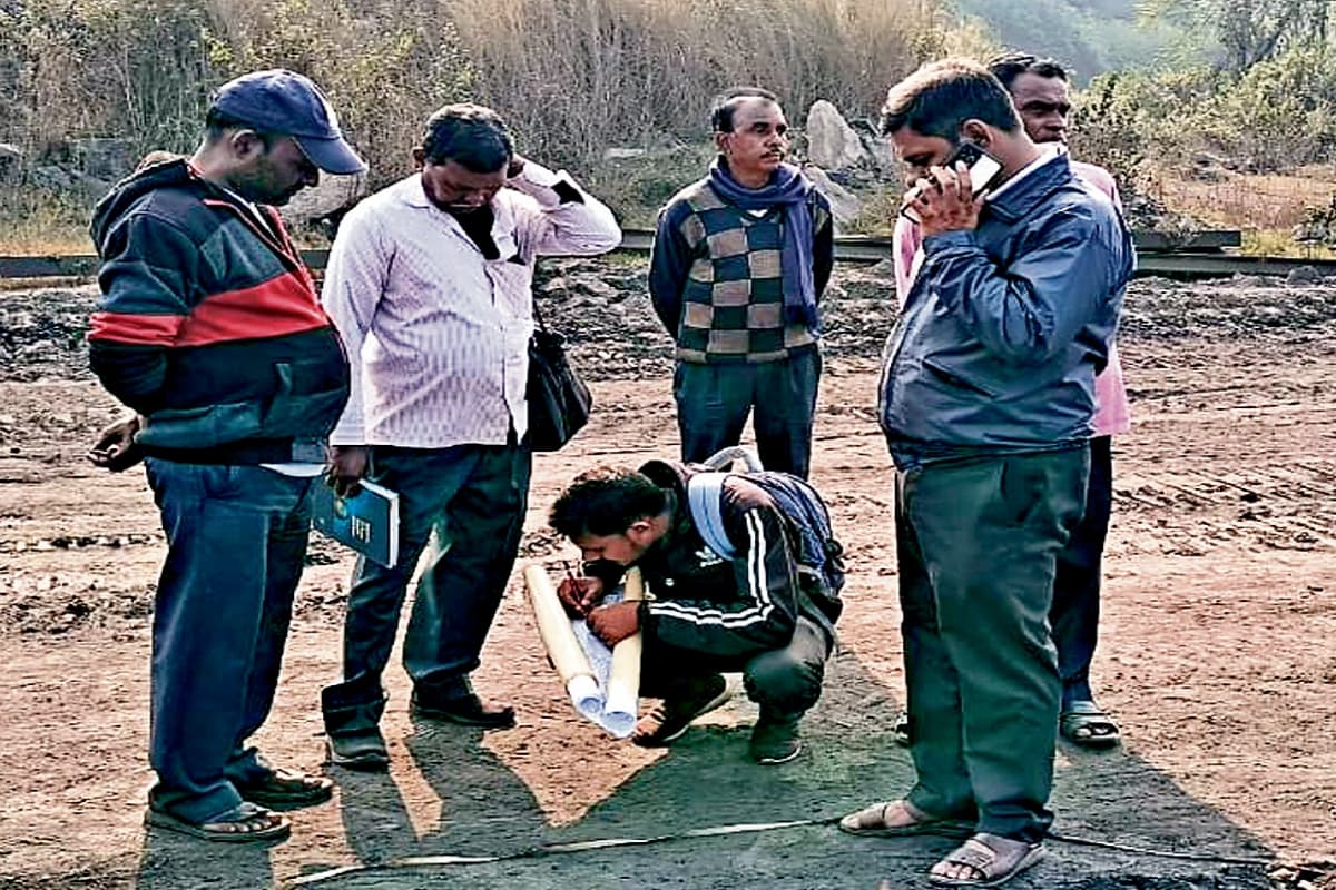 धनबाद: तेतुलमारी के पीओ, आउटसोर्सिंग कंपनी के प्रबंधक समेत तीन पर प्राथमिकी