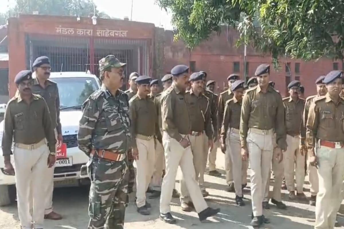 साहिबगंज जेल में छापेमारी, खंगाला गया जेल का कोना-कोना, शौचालयों में भी हुई जांच