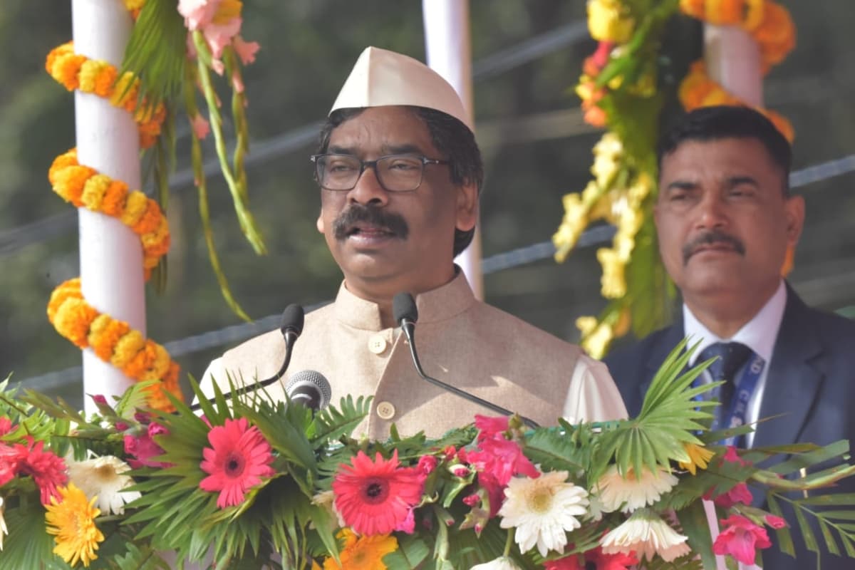 गणतंत्र दिवस पर सीएम हेमंत सोरेन ने किया युवा शक्ति का आह्वान, कहा- बेरोजगारी खत्म करना हमारी सरकार का संकल्प