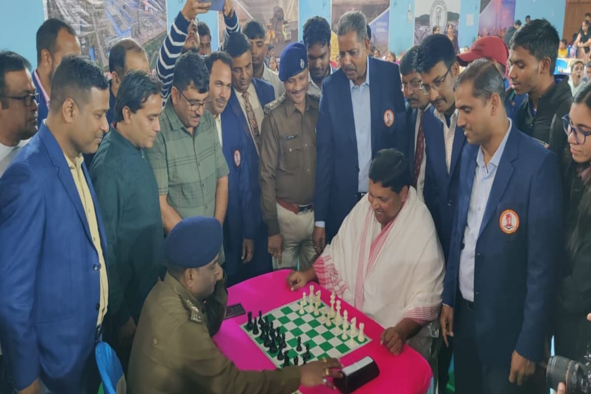 राष्ट्रीय शतरंज टूर्नामेंट में हेमंत सोरेन के बेटे ने लिया हिस्सा, कृषि मंत्री ने किया प्रतियोगिता का उद्घाटन