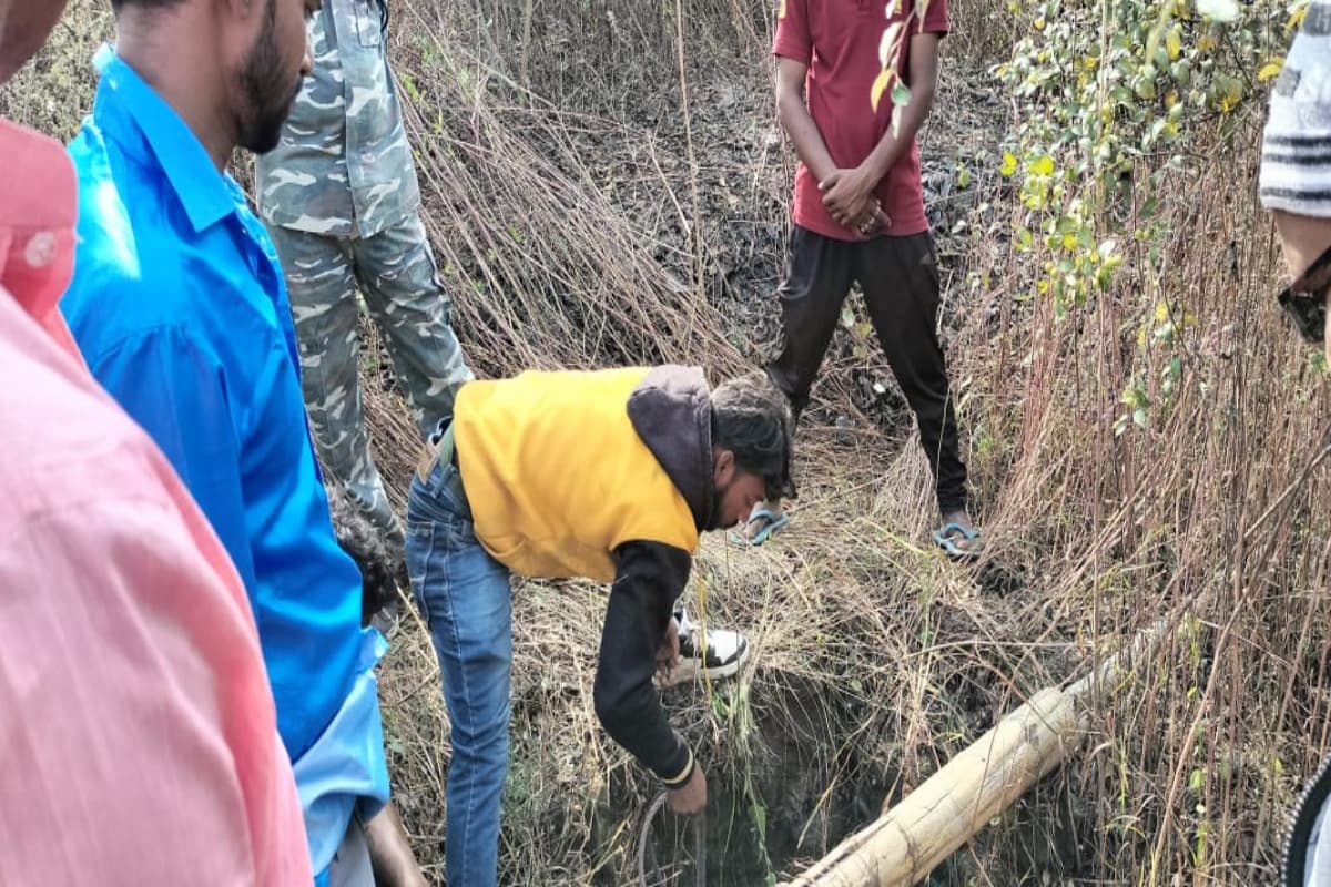गिरिडीह : पहाड़ पर बेर तोड़ने के दैरान अवैध खंता में गिरा बच्चा, कड़ी मशक्कत के बाद शव बरामद