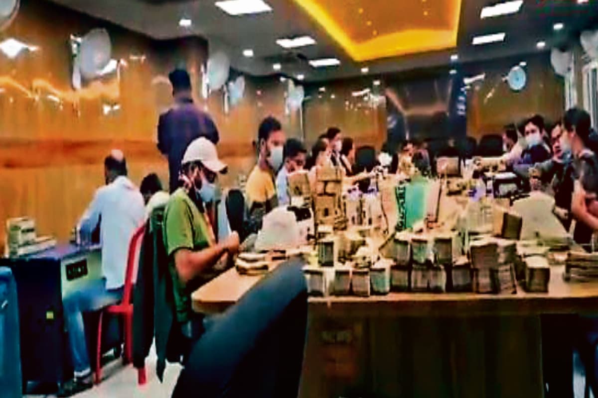 कांग्रेस सांसद धीरज साहू के पास से मिले नोटों की गिनती पूरी, वापस भेजी गईं मशीनें, जानें ताजा अपडेट