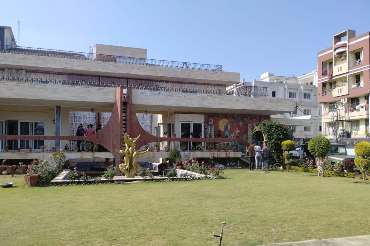 धीरज साहू ने जमीन में गाड़ रखे हैं पैसे और ज्वेलरी? मशीन से ऐसे ढूंढ रही आईटी की टीम, देखें VIDEO