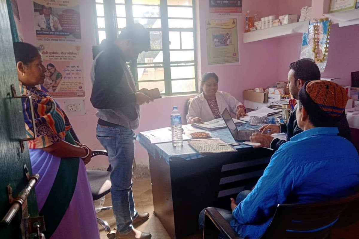 Exclusive: देवघर में सुदूर क्षेत्रों के लोगों के लिए संजीवनी बनी टेलीमेडिसिन सेवा