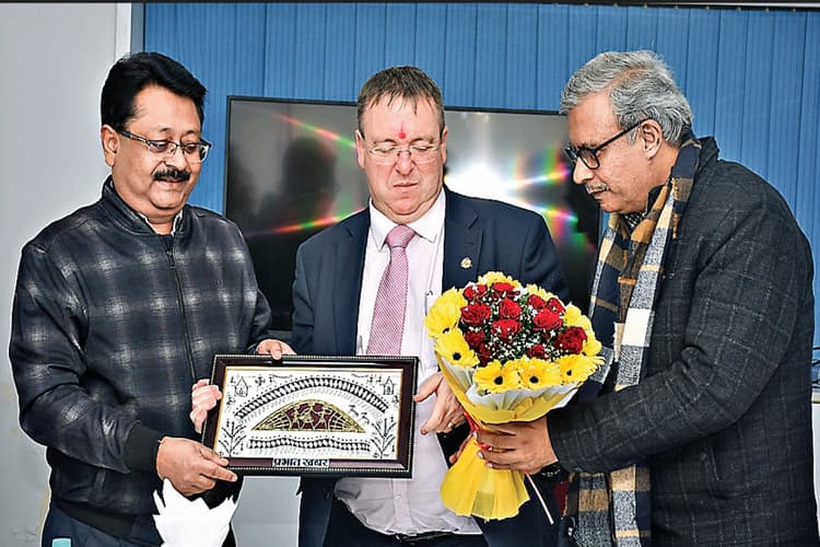 ब्रिटिश डिप्टी हाई कमिश्नर को भाया झारखंड, प्रभात खबर ऑफिस में बोले- ब्रिटेन के लोग भी देखें यहां की खूबसूरती
