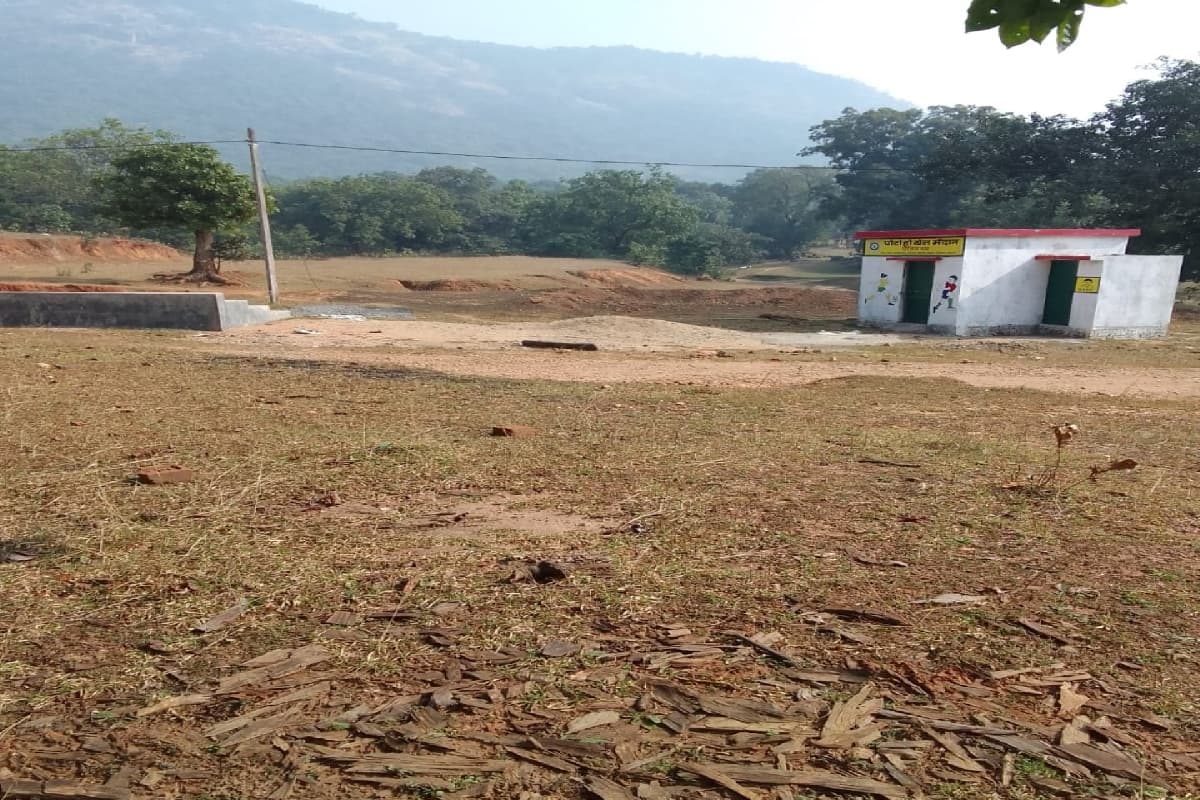 झारखंड: गांव में प्लेग्राउंड नहीं, खिलाड़ियों के लिए ड्रेसिंग रूम बनकर तैयार