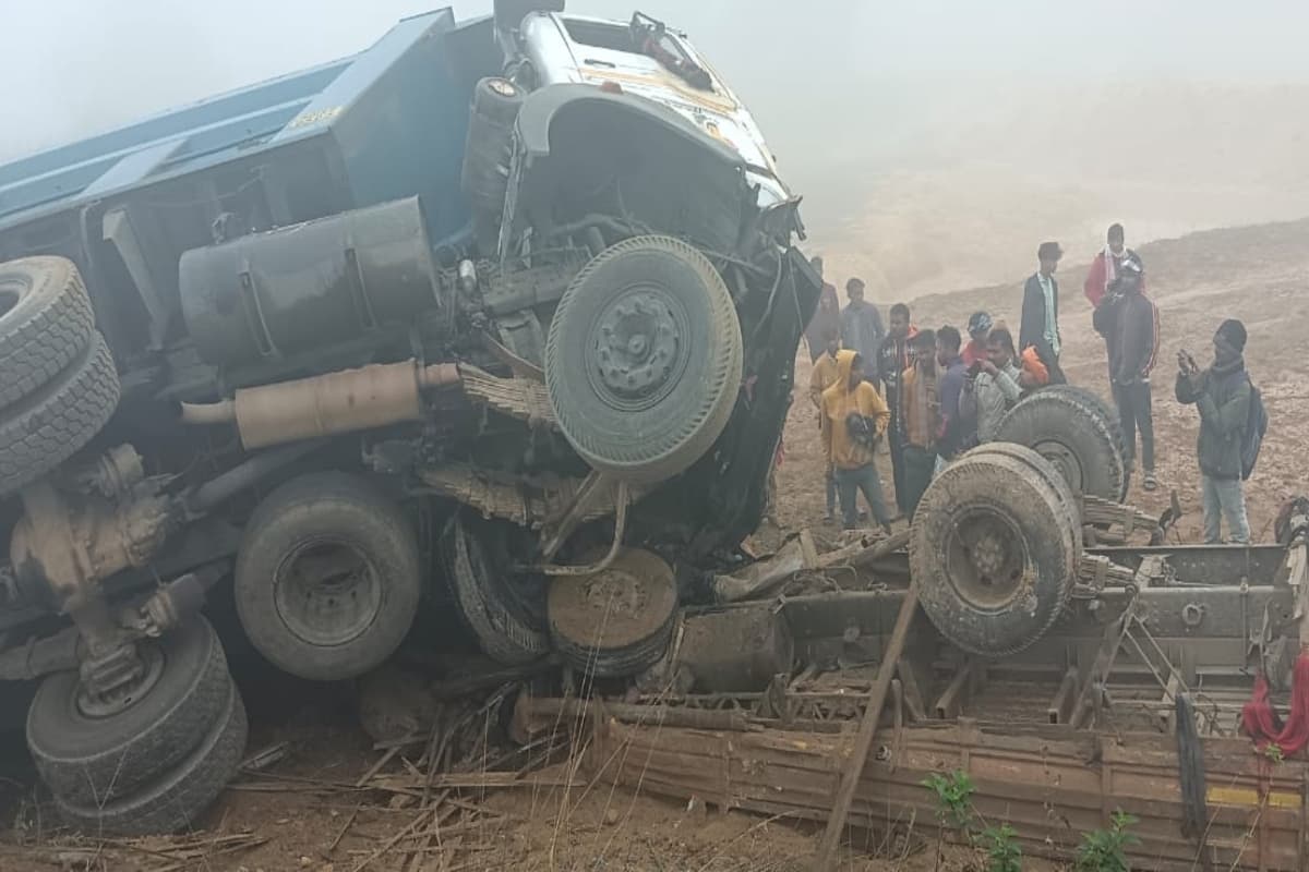 Road Accident in Khunti: खूंटी में भीषण सड़का हादसा, मौके पर चार मजदूरों की मौत