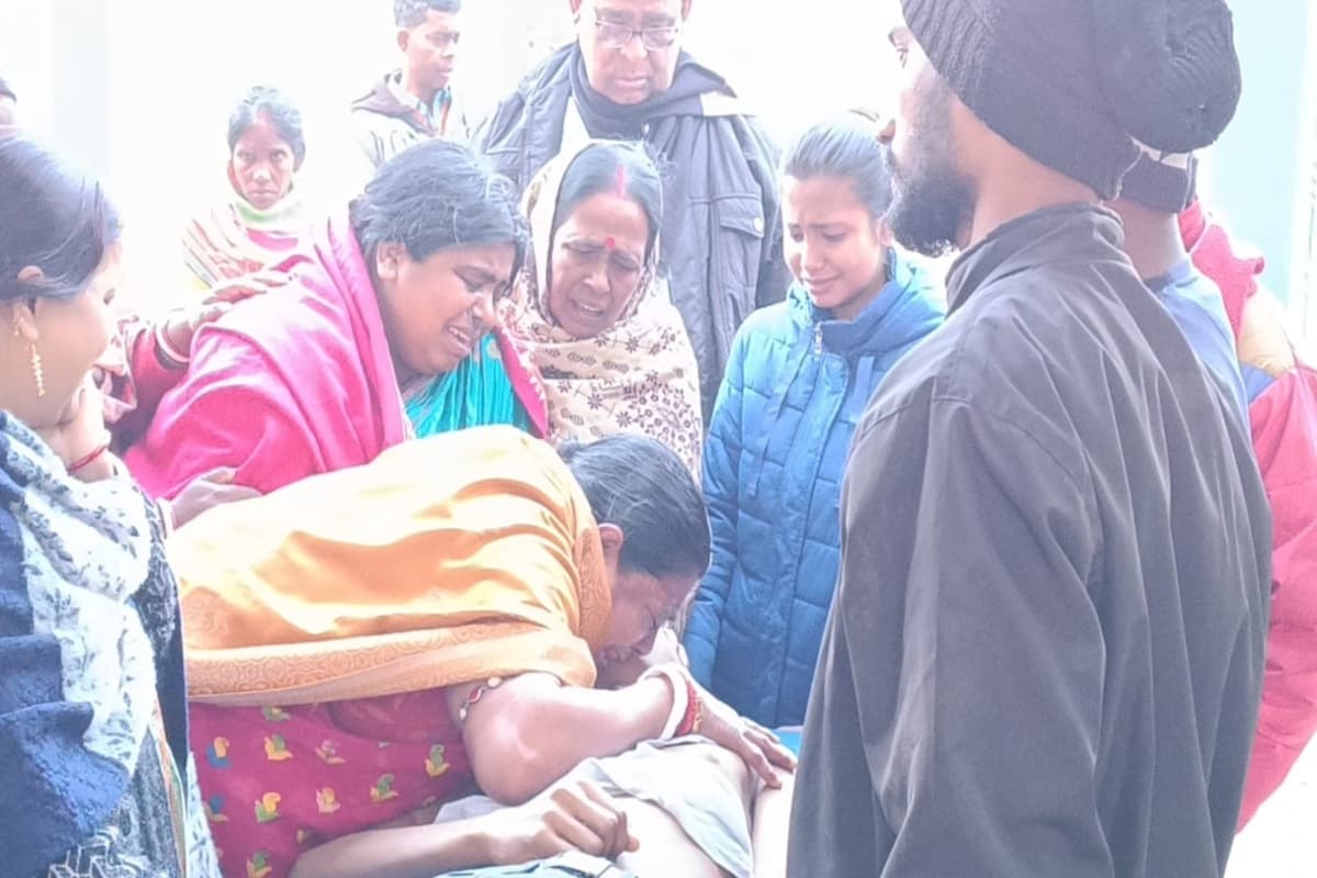 Dhanbad News: सरस्वती पूजा मूर्ति विसर्जन के दौरान मारपीट से आहत 10वीं के छात्र ने किया सुसाइड