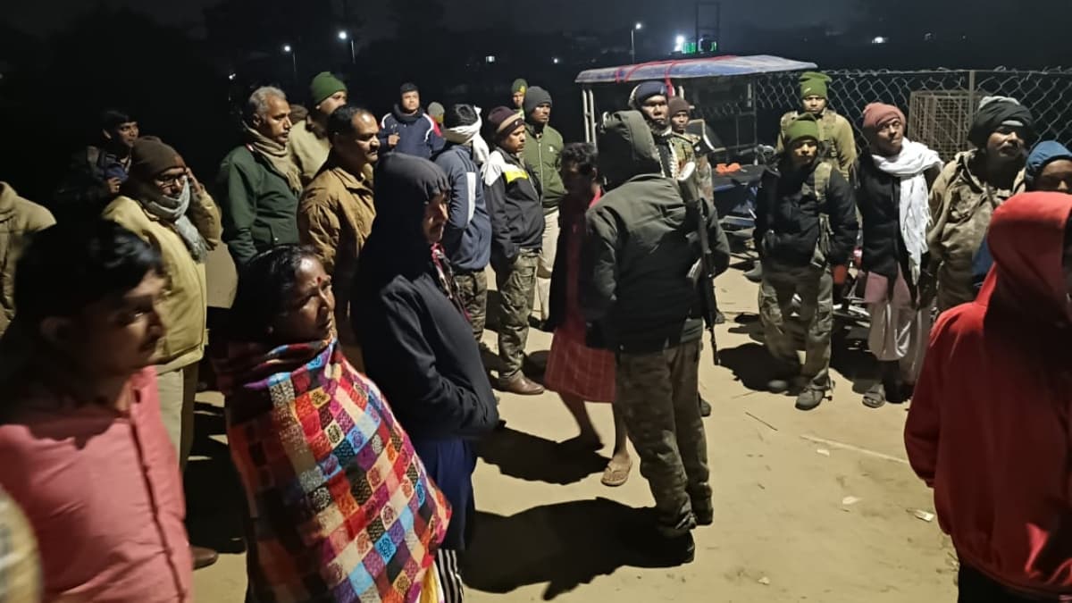 Double murder in Deoghar: दंपती की हत्या के बाद घर में ही छिप गया आरोपी, गिरफ्तार Double murder in Deoghar: दंपती की हत्या के बाद घर में ही छिप गया आरोपी, गिरफ्तार