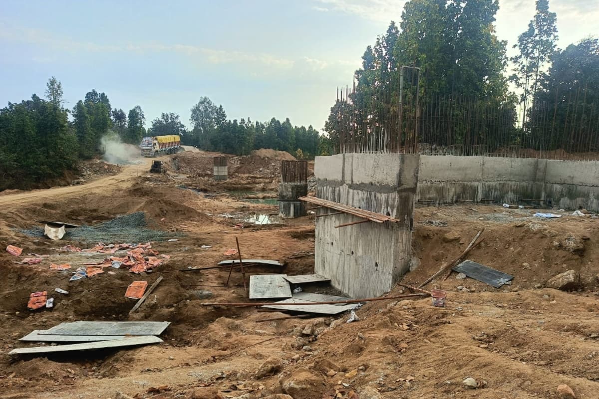 JJMP Naxalites in Garhwa: भंडरिया में नक्सलियों का उत्पात, कंस्ट्रक्शन साइट पर तोड़फोड़, मजदूरों से मारपीट