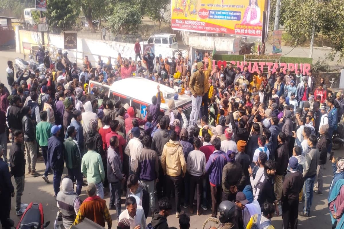 व्यवसायी पुत्र हत्याकांड : विरोध में बाजार बंद, सड़क जाम, पलामू एसपी रीष्मा रमेशन ने दिया SIT गठन का निर्देश